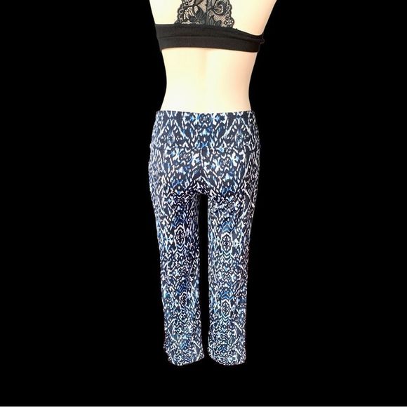 Up silky-soft flare leggings - Picture 2 of 8